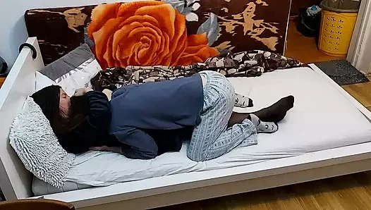 Çoraplı ateşli genç kız arkadaşla romantik sikiş