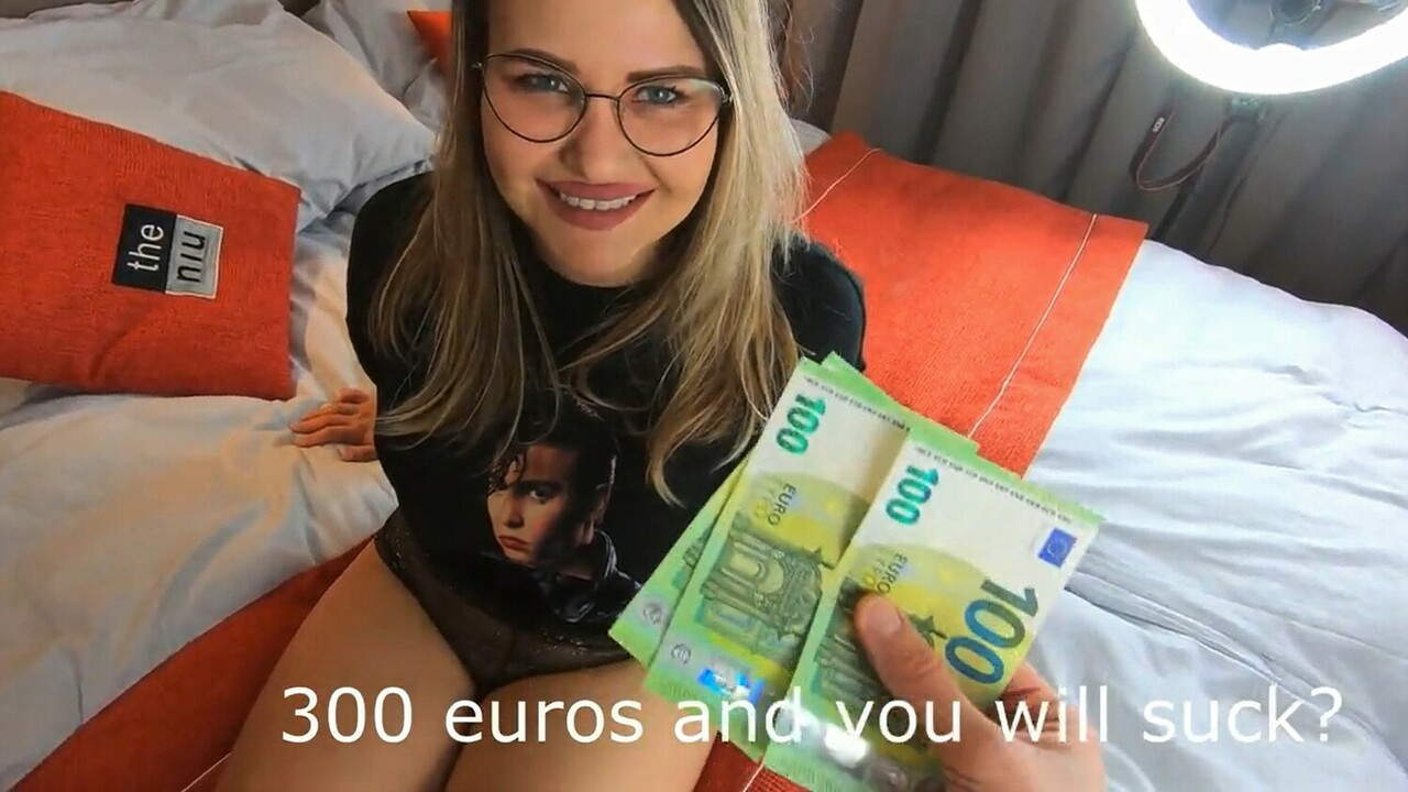 Kız arkadaşı otelde değilken nakit için ağzına becerdin
