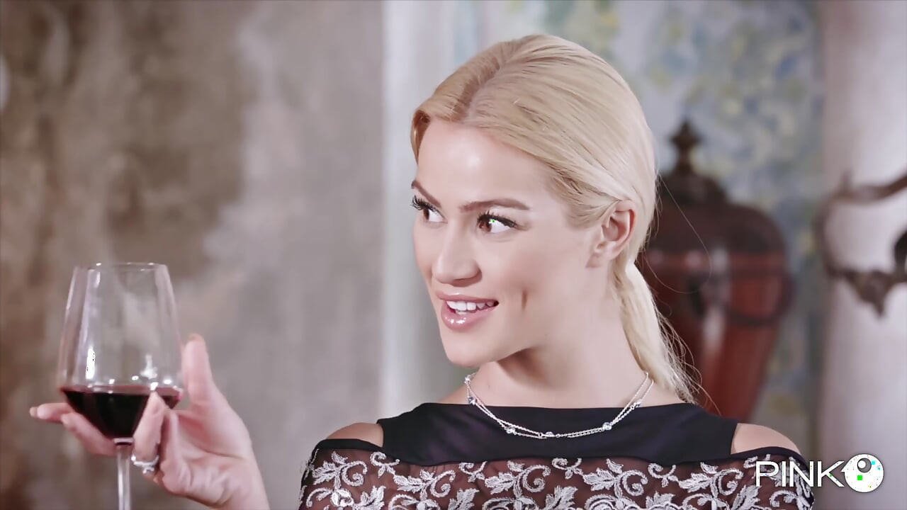 Model Cherry Kiss Christian Clay'in götünden yarağını seviyor