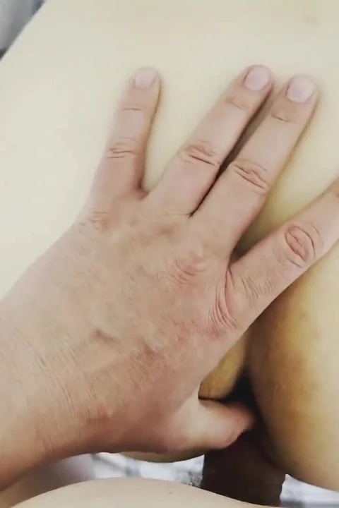Üvey annem ilk anal seks için! Lezzetli tatlı göt!