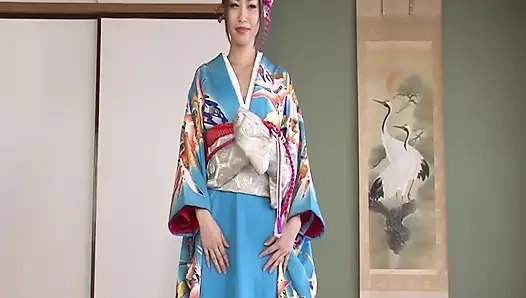 Сцена с азиаткой в нижнем белье - 2 японская брюнетка Айто, одетая как Heisa, получает буккаке