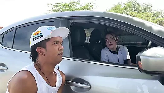 Cinsel fantezimi motosikletini ıssız bir yerde mahsur bırakan küçük bir cüceyle gerçekleştiriyorum