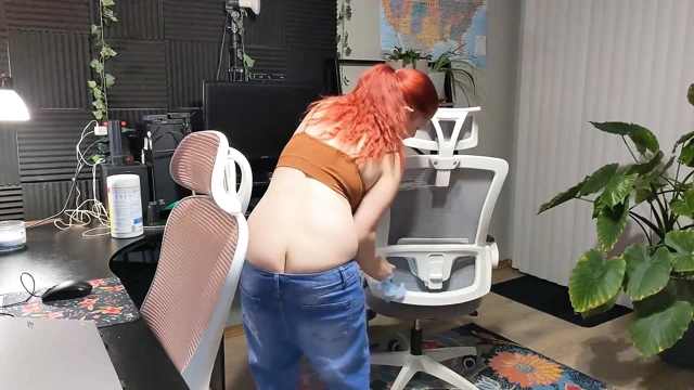 sokumu ev ofisinin tozlarını teşhir ediyor