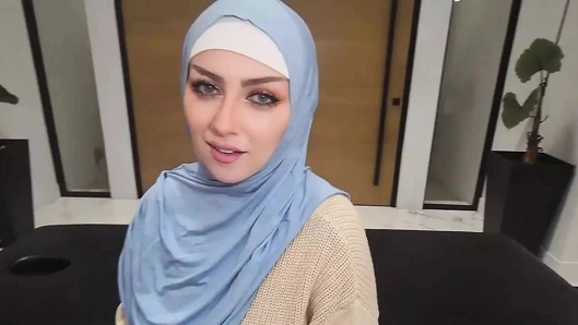 Müslüman evli kadınlar sürekli birbirleriyle yarışıyor, kendilerini daha iyi aşıklar olarak kanıtlamaya çalışıyor