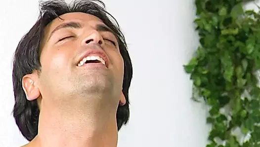 Azgın orta yaşlı seksi kadının kamera önünde sikişmeye cesaret edip etmediğine bahse girdin mi?