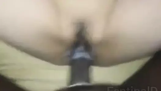 Kremsi asyalı benim bbc, kedi tutuşunu kaldıramadı!