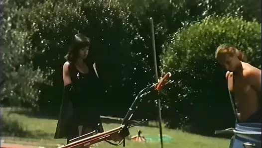 Klasik sikiciler için açık havada üçlü seks