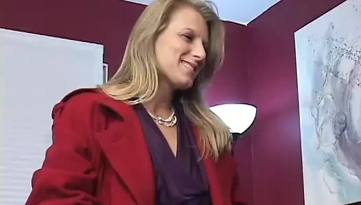 Sevimli bebek hoşlanır alma ona sıkı delikler nüfuz tarafından bir dev çük