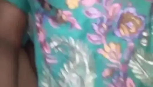 Badi bahan ki chudai ki uske ghar me akele