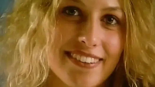 Mükemmel Alman genç kızla bu solo seansı izleyin