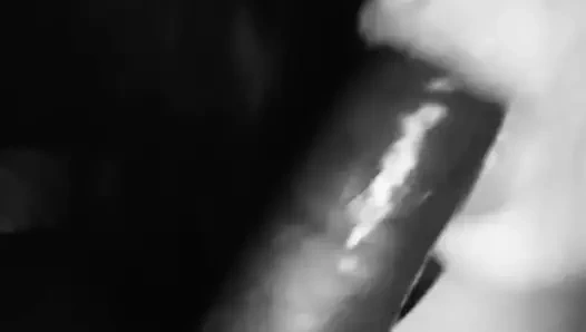 İri güzel kadın büyük zenci emiyor