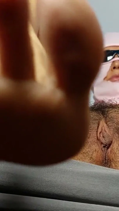 Seksi kıllı amcığı büyük memeli büyük götü gözetliyorum. Kıllı orta yaşlı seksi kadın çıplak kıyafetlerini deniyor. | Klip 2