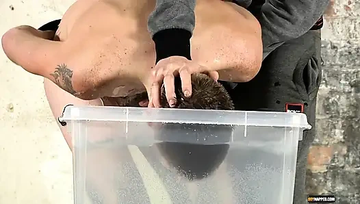 Kenzie Madison leo foxx'un siklerini emiyor