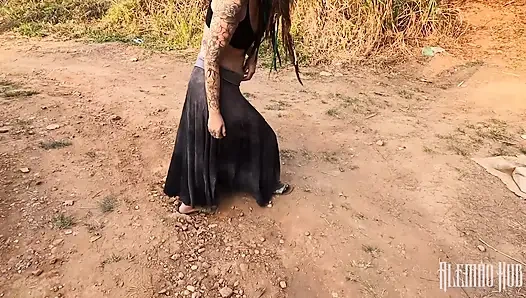 Korkunç ateşli ıslak sikişiyor ve neredeyse iş üzerinde yakalanıyoruz, gel izle!