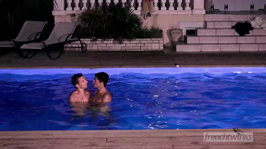 Gece twink üçlü sekste bir panter