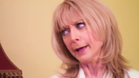 Başlıklar arasında, lezbiyen bir porno parodi (tam film)