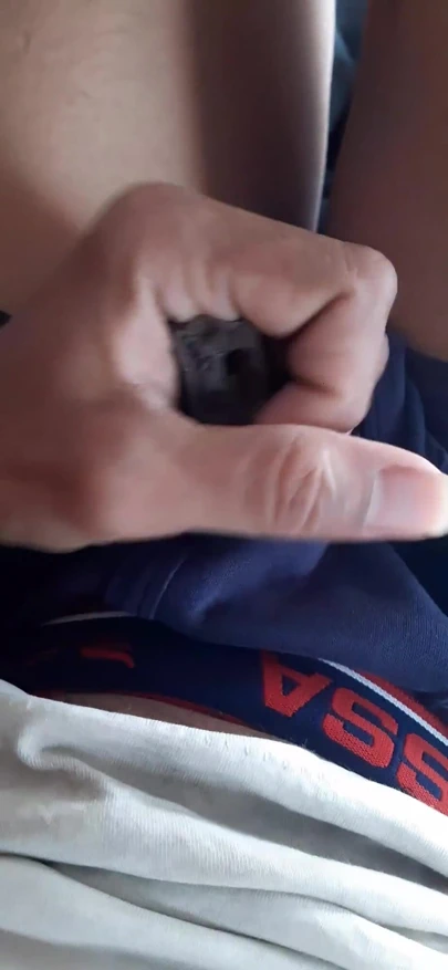 Evde sikiş yarak karşılıksız Hintli adam zenci büyük yarakla mastürbasyon yapıyor