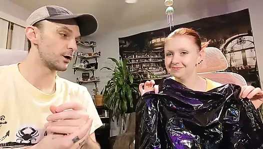 İstek Listesi Hediyeleri 9 - Kırmızı Korse Ve Siyah Vinil Elbise Kutu açılıyor Ve Mastürbasyon