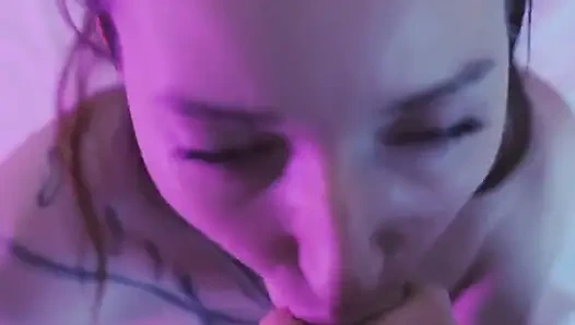 Marianna Mars fotoğraf çekimi sırasında yarak emiyor