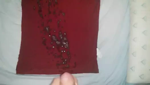 Kıyafetlerin üzerine bolca döl!