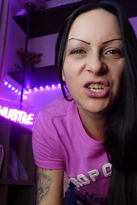 Bağlıyken yerde cezalandırılıyor