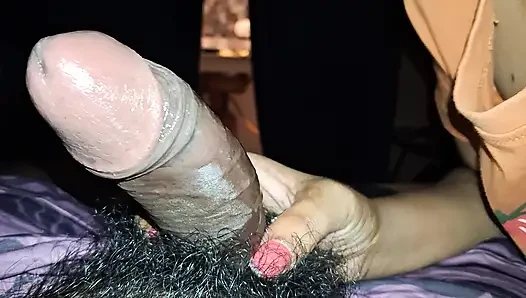Sadece bir tane gibi. Penisimi ağzına almak zorundasın. Ve aynı zamanda ağzında liker demek zorunda.