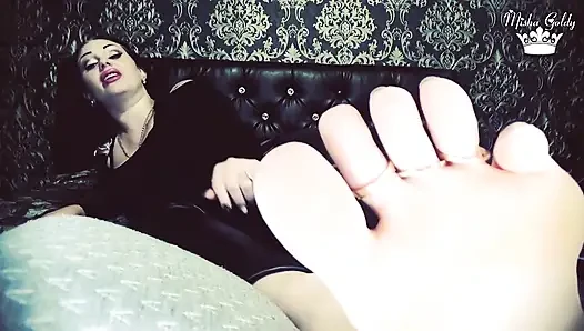 Cüzdanını aç ve altın tabanlarıma tap