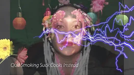 Sigarayı bırak onun yerine yarak emiyor