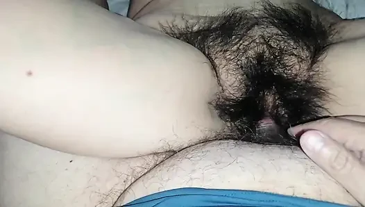 Sevgilimin yarağı lezzetli, kıllı deliğimi sikiyor