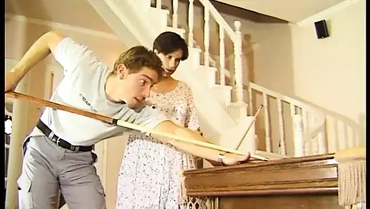 Hamile esmer kadın genç adam tarafından sikiliyor