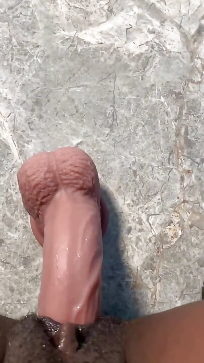 Minik kadın polis yapay penis seviyor