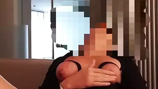 Julie var bir orgazm içinde kamu tekrar