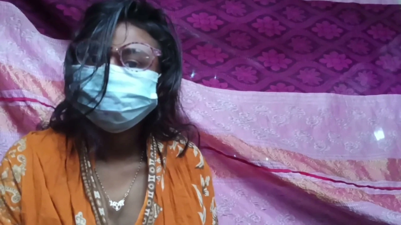 Viral sexy video of a Bangladeshi woman with her older sister&rsquo;s friend.