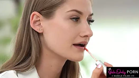 Güzel tiffany tatum ve candee licious sırayla bacaklarını koltukta sallayarak orgazm paylaşıyorlar - s7:e3