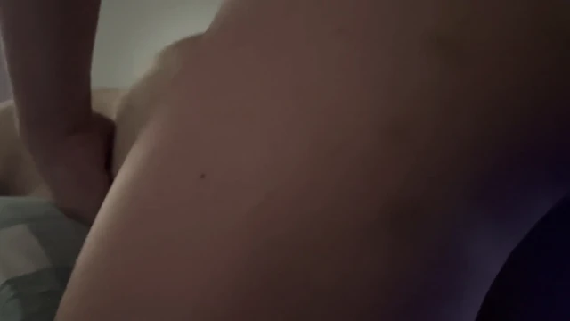 Evden ayrıldım ve üvey erkek kardeşim seks bebeğimi buldu