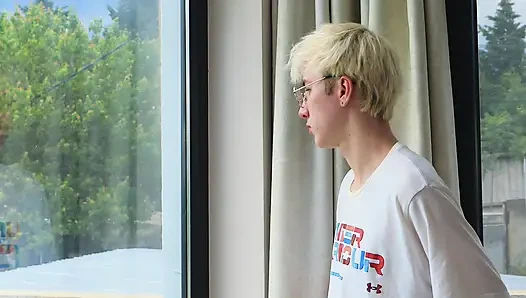Nerd ilk kez beni yaladı ve ben onun devasa göğsüne atladım