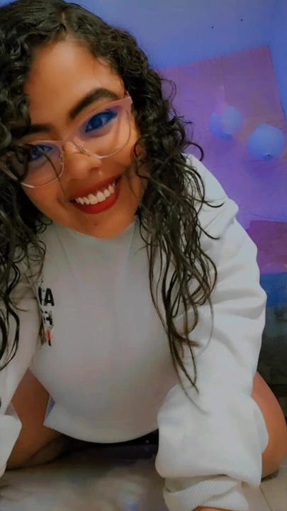 Bir süre elektrik kesintisi yüzünden ayrıldım, canım, ama geri döndüm.