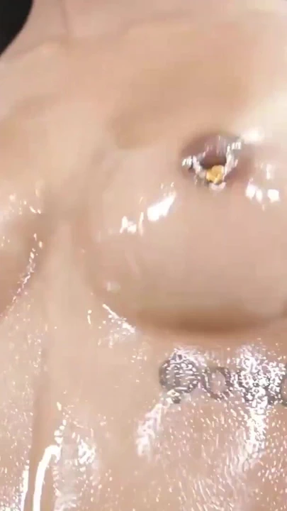 Ada Vera Tyler'ın yarağının her yerine salya akıtarak elle muamele çekiyor | Klip 1