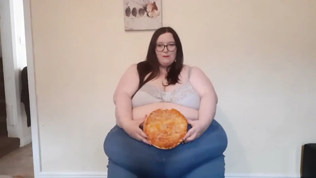 Ssbbw ofis sandalyesinde pizza doldurma