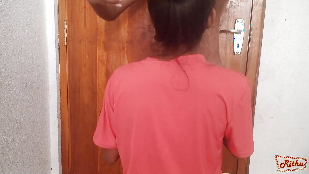 My Sri Lankan Girlfriend Receives a Big Cock as a Valentine's Day gift