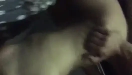 Koca işteyken kardeş her iki delikte köpek gibi sevişiyor