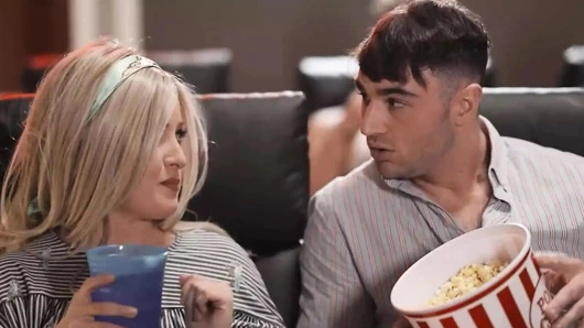 Dante Colle, Michael Boston ve Troye Dean ile sinemada beklenmedik üçlü seks - twinkpop