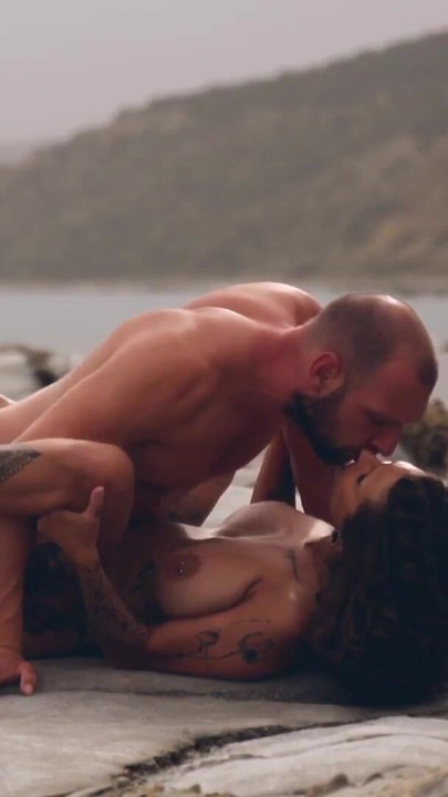 Alman amatör çift plajda açık havada şehvetli sikişin tadını çıkarıyor - mydirtyhobby Alman amatör seks | Klip 1