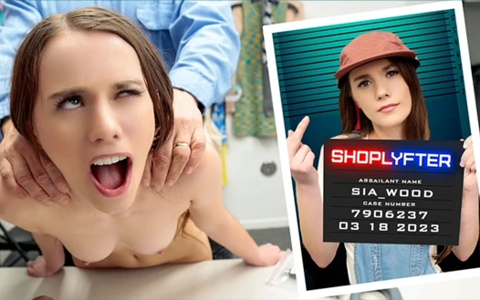 Büyük ağızlı Sia Wood hak ettiğini alıyor: derin bir boşluk arama ve güvenlikten sert sikiş