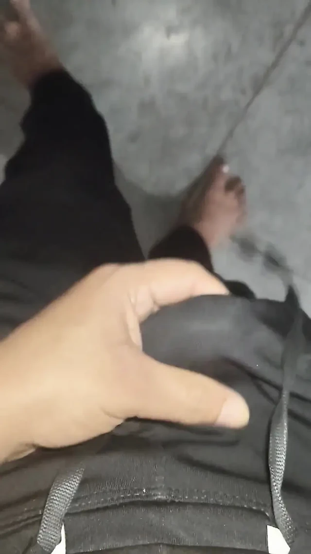 Mia Khalifa, Delhi'de bir otelde arkadaşıyla yattı.
