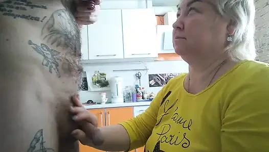 Kayınvalidem sakso yaparken taşaklarımı boşaltıyor