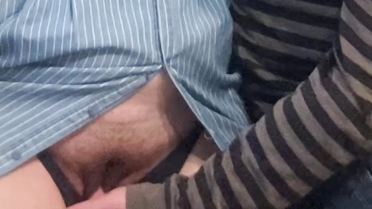 Ateşli hatun kıllı amını ovmama izin veriyor