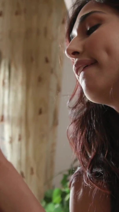 Латина хотвайф Reina Rae жаждет открыться