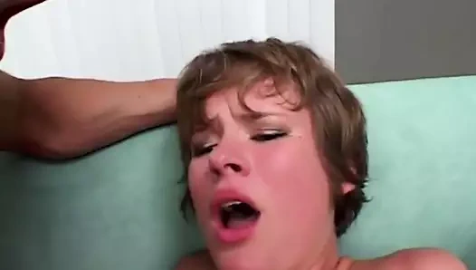 Brutalclips - oturma odasında üçlü delik üçlü