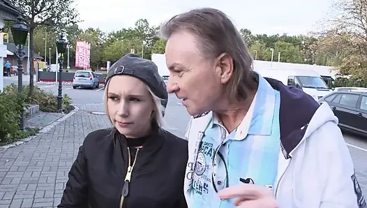 Sarışın Hatunlar Vahşi Çifte Penetrasyon Plajda Sikiş Şenlik